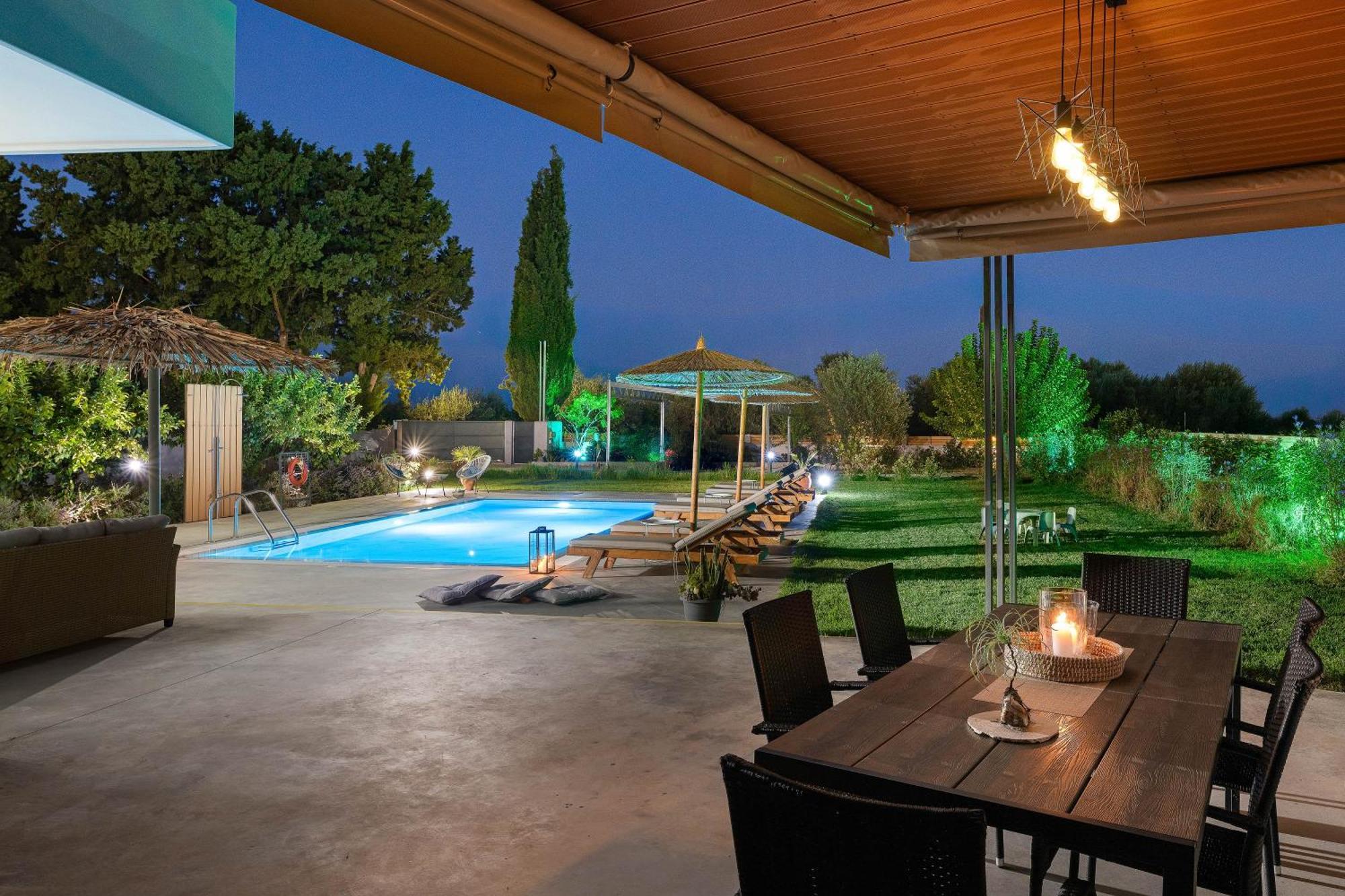 Ethria Pool Villa With Heated Jacuzzi อาฟานโท ภายนอก รูปภาพ