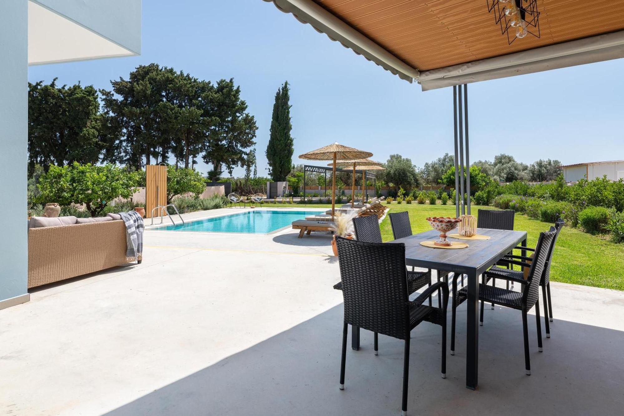 Ethria Pool Villa With Heated Jacuzzi อาฟานโท ภายนอก รูปภาพ