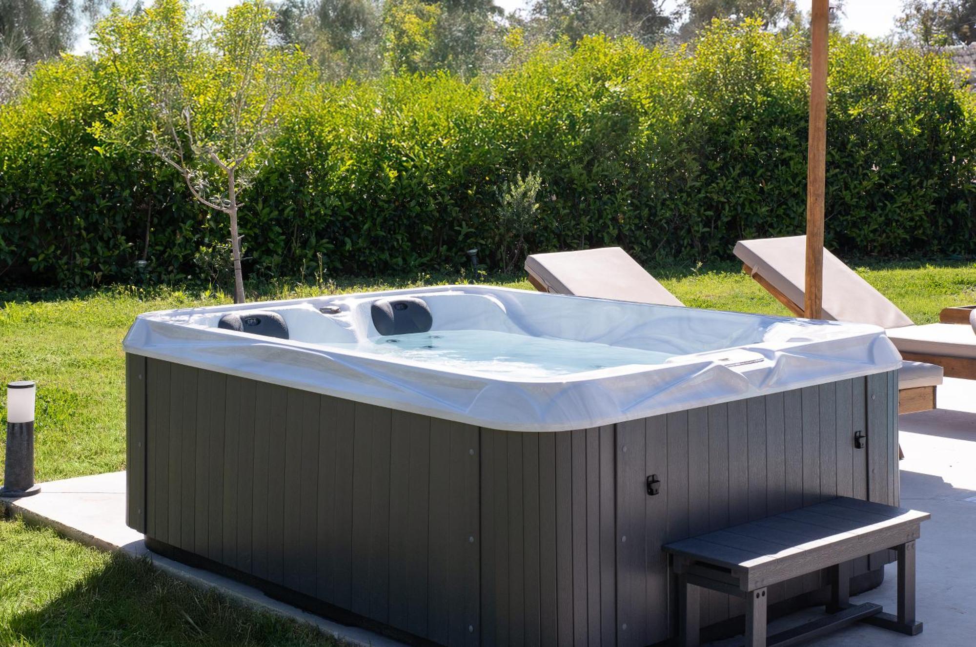Ethria Pool Villa With Heated Jacuzzi อาฟานโท ภายนอก รูปภาพ